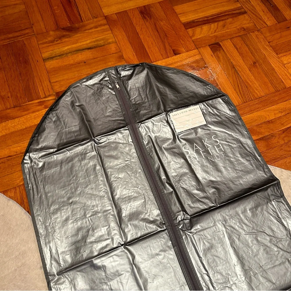 Saks Fifth Avenue Garment Bag L 54” Very good Condition